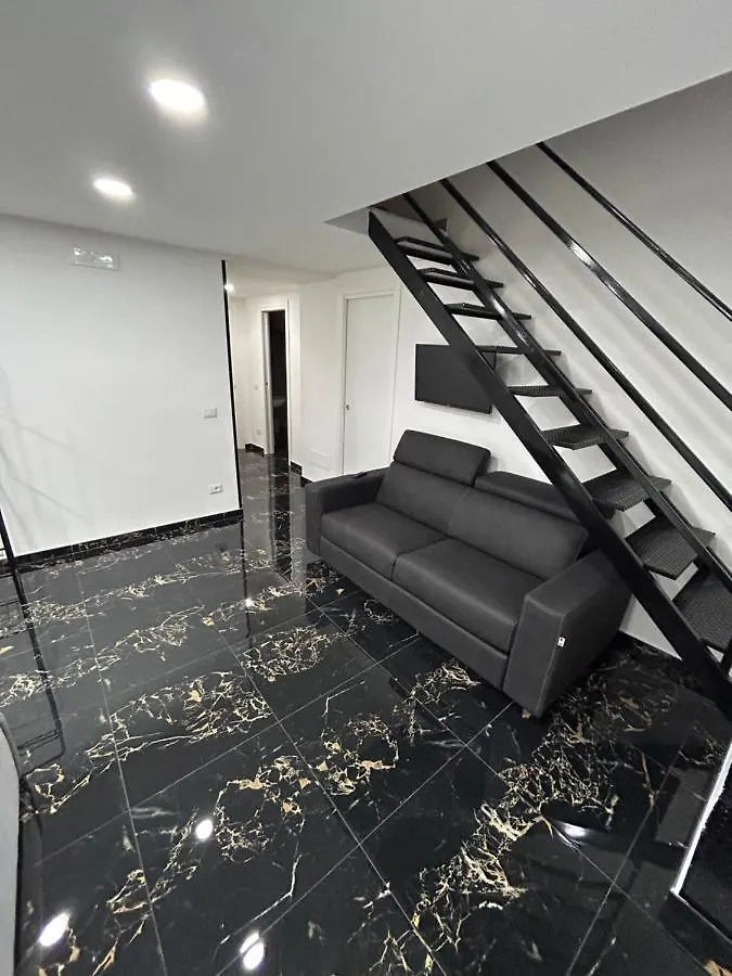 Giovanni Luxury Suites Naples 0*,  Italy