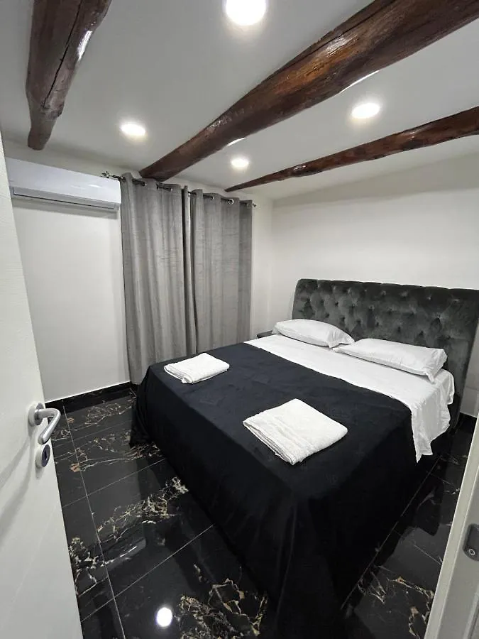 Apartment Giovanni Luxury Suites Naples Italy