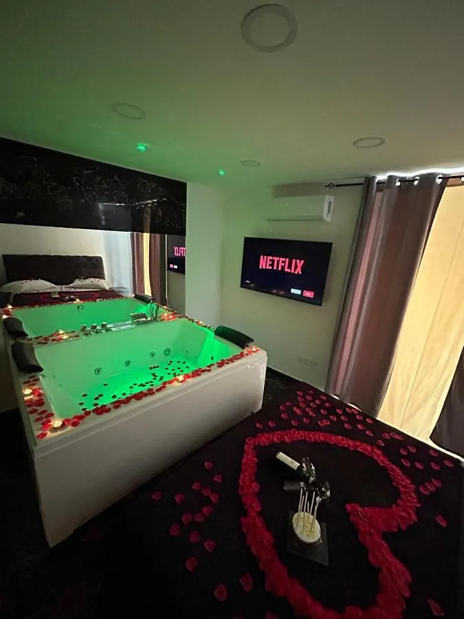 Giovanni Luxury Suites Naples Italy