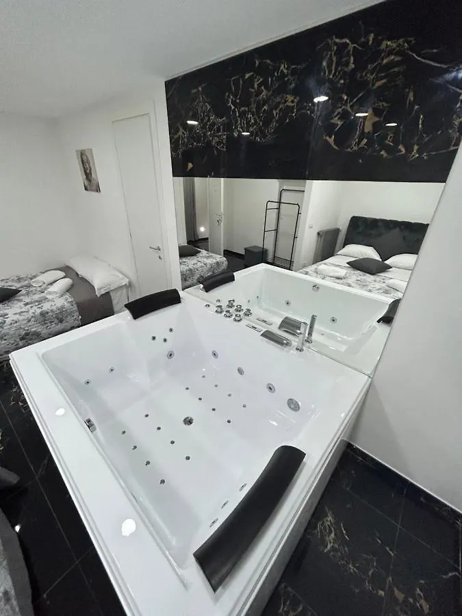 Giovanni Luxury Suites Naples 0*,  Italy