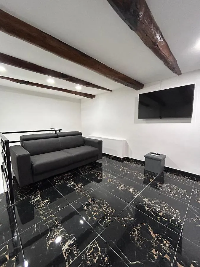 Giovanni Luxury Suites Naples 0*,  Italy