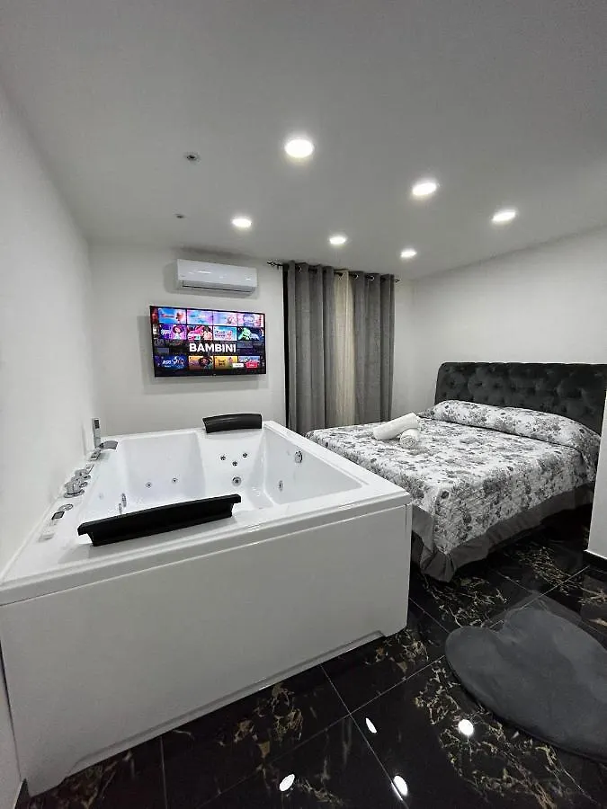 Giovanni Luxury Suites Naples Italy