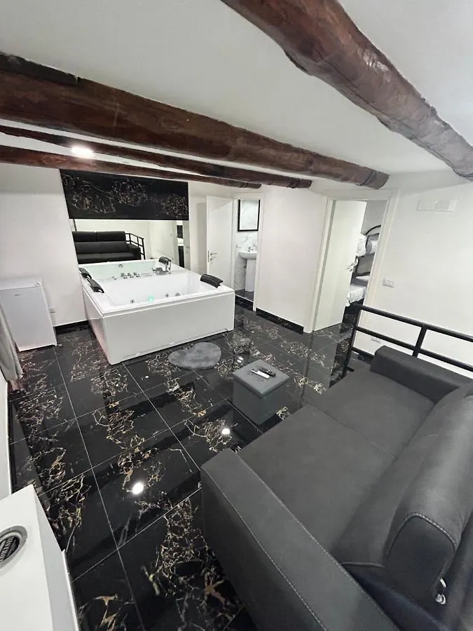 Giovanni Luxury Suites Naples Italy